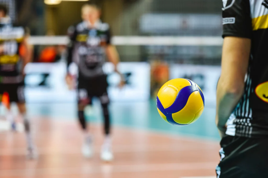 Match de volley indoor en gymnase